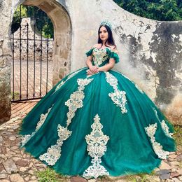 Emerald Green Shiny Quinceanera Dresses For 16 Girl Off the Shoulder Gold Appliques Lace Tull Princess Birthday Prom Ball Gowns