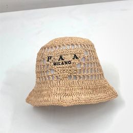 Wide Brim Hats Bucket Hats designer bucket hat for womens cap fashion summer hat Shade Sun protection beach hats Hand woven fishermans straw hat