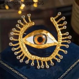Brooches Schiaparelli Middle Eye Brooch European and American Foreign Trade Vintage Coat Accessory Pin Star Style R7v4sjmr