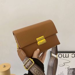 Store Export Designer Shoulder Bags Small and High-end Feeling Handbag for Womens New Style Lock Buckle Wide Strap Crossbody Small Square Bag 2024 Fashion Trend