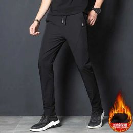 Pantaloni da uomo Tasche in tinta unita autunno e inverno alla moda per pantaloni casual caldi e sportivi da uomo J240328