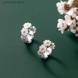 Charm Sweet Daisy Flower Hoop Earrings For Women 2023 New Fashion Round Earrings For Wedding Party Korean Temperament Ear Jewelry Y240328