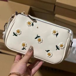 New Women Trendy Underarm Designer Shoulder Bags Women Leather Bag Brown Black White Sac Handbags Daily Life Pouch Designer Bag Flower C 2461