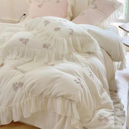 Bedding Sets French Style Warm Coral Velvet Four Piece Set Winter Princess Milk Duvet Cover Bed Sheets Thickened