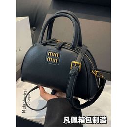 Stores Export Designer Shoulder Bags Small Fashion Texture Handheld Bag for Womens New 2024 High End Shell Versatile Shoulder