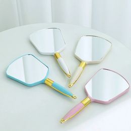 HD Makeup Mirror Europeanstyle Highquality Handheld Highend Beauty Portable Retro Pattern Vanity Female Skin Care Tool 240325