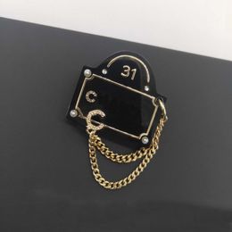 2022 Luxury quality charm handbag brooch with black Colour design and sparkly diamond in 18k gold plated have box stamp PS7313A327Q