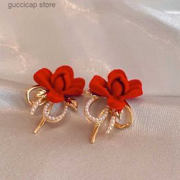 Charm Flocking Flower Leaf Pearl Earrings for Women Light Luxury High-grade Red Stud Earrings New Korean Fashion Stylish Jewelry Women Y240328