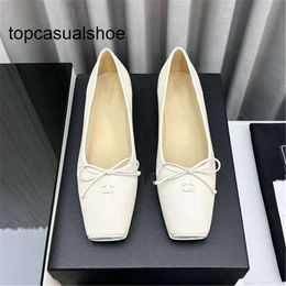 Channeles CF Dress Shoes Women Leather High Heel Metal Fashion Buckle Letter Wedding Party Business Casual Flat Shoes 011-05