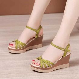 Sandals Hot selling thick soled leather leisure platform sandals for womens summer 2024 high heels wedge shoes office beach mother H240328SO2E