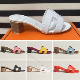 famous brand Beach slippers Classic Flat heel Summer Designer Fashion flops leather lady Slides women shoes Hotel Bath Ladies sexy Sandals Large size 35-42 L18