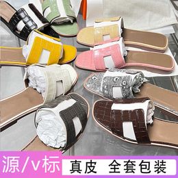 Designer Slippers 24 New Crocodile Skin Womens Summer Outwear Fashion Size One Word Versatile Flat Bottom Sandals