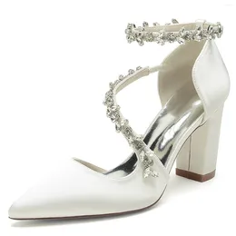 Dress Shoes Thick Pointed Hand-sewn Diamond Chain Fashion Joker Wedding Bride Bridesmaid Banquet Shoes.
