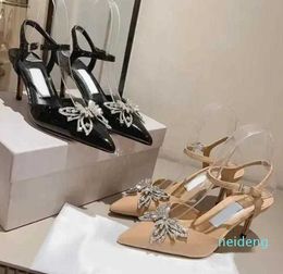 2024 Sandals High Heels Leather Women Dinner Butterfly Diamond Buckle Patent Leather Summer Luxury Flat Slides Ladies Sandal Party Wedding Shoes