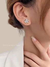 Designer earrings stud earrings Magnetic studs, light luxury ear clips round balls women's diamond burst flash earrings hypoallergenic earrings no piercing, no pain