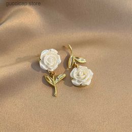 Charm Asymmetric Resin Flower Earrings for Women 2024 Korean Fashion New in Irregular Stud Earring Charm Wedding Jewelry Girl Gifts Y240328