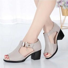 Sandals Womens Fashion Fishbone Shoes Thick Heel Metal Decorative Buckle Casual 2024 Summer New H240328EAHF