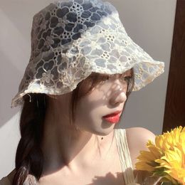 Estate nuova edizione coreana da donna in pizzo cavo da pescatore, versatile e carino, piccolo vaso di fiori, rete rossa, stesso cappello con visiera parasole