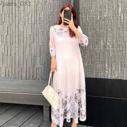 Basic Casual Dresses Miyake Style Dress for Women 2024 Spring New Versatile High-end O-neck Three-quarter Sleeve Temperament Pleated Mid-length Skirt yq240328