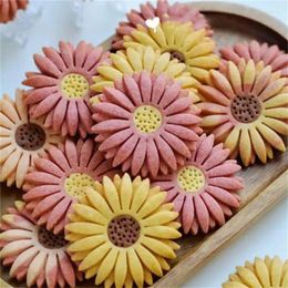 Baking Moulds Sunflower Daisy Flower Cookie Cutter Flipping Tools 3D Biscuit Mould Pressable Fondant Stamp Year Cake Decor Supplies