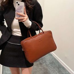 Stores Export Designer Shoulder Bags Celebritys Same Portable Briefcase Large Capacity Womens Bag Single Crossbody 2024 New Model