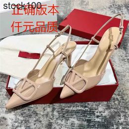 Valentins Shoe Naked High Heels v Family New 2024 French Style Lacquer Leather Pointed Sandals Warren Shallow Mouth Baotou V-button Single Shoes