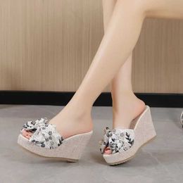 Slippers 2023 New Womens Slide Sweet Bow Open Toe Summer Sexy Flower Shoes High Heel Platform Wedge H240328PB2W