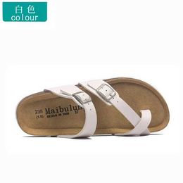 Slippers Korean style couple cork sandals womens short buckle strap decoration beach summer soft ultra-fine fiber leather H240328JNSH