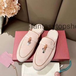 Loro Piano Shoes Slipper Lp Charms Sandal Casual Mens Womens Round Toe Loafers Mental Decor Chic Designer Luxury Shoes Buckle Flat Heel Comfort 36-47