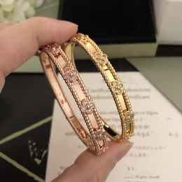 Brand Designer Clover Bangle Bracelet For Women 18K Gold Plated Full Crystal Four Leaf Perlee Sweet Clover Flower Cuff Valentine P2882