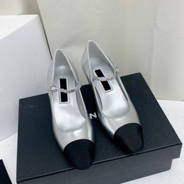 Bayan Tasarımcı Pompaları Elbise Ayakkabı Yuvarlak Ayak parmakları tıknaz Yüksek Topuk Gerçek Deri Patchwork Sandalet Mary Jane Ayakkabı Metal Toka Ayak Bileği Ayarlanabilir Sandalet Siyah Ayakkabılar