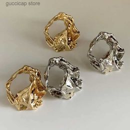 Charm 2 Pcs Simple Studs New Korean Irregular Hollow Earring for Women Fashion Gold Color Stud Earrings Personality Charm Jewelry Y240328