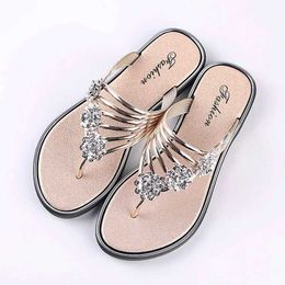 Slippers Womens Flat Shoes 2023 Fashion Rhinestone Flower Pattern Flip Top Summer Sandals Low High Heel Beach Casual H2403286O55
