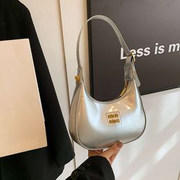Store Export Designer Shoulder Bags 2024 New Fashion Versatile Womens Bag Small Half Round Lacquer Leather Bright Letter Crowd Design Handbag