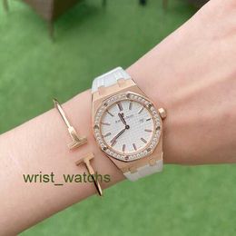 Nice AP Wristwatch Royal Oak Series Watch Womens Watch 33mm Diameter Quartz Movement Precision Steel Platinum Casual Mens Luxury Watch