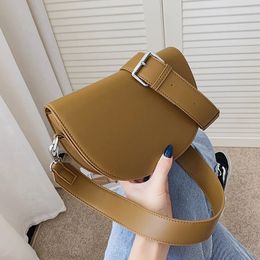 Retro Solid Colour Saddle Bag High Quality Leather Shoulder Bags for Women Simple Ladies Crossbody Designer Handbags 240326