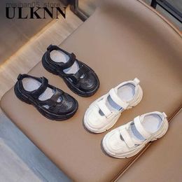 Sandals Childrens Running Sandals Girls Sports Shoes 2024 New Boys Leather Shoes Low Top Casual Shoes Big Childrens Soft Sole White Casual Shoes Q240328