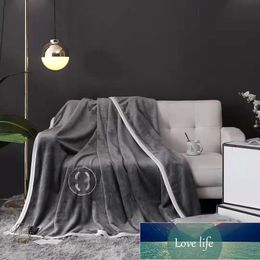 Light Fashion Brand Coral Fleece Big Brands Classic Style Flannel Gift Blanket Sofa Cover Travel Cover Blankets Wholesale
