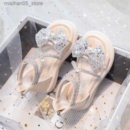 Sandals Girl Sandals 2024 Summer New Girl Baby Soft Sole Diamond Bow Princess Open Sandals Q240328