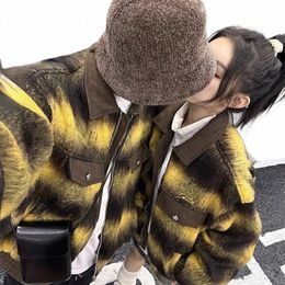Японская шерстяная куртка в стиле ретро для мужчин и женщин в стиле пэчворк с градиентом в клетку с вышивкой и карманом с лацканами LG с рукавами на молнии Верхняя одежда 2023 06wh #
