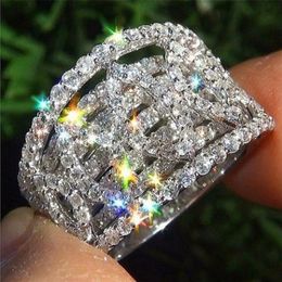 Sparkling Luxury Jewelry 925 Sterling Silver Pave White Sapphire Popular CZ Diamond Gemstones Promise Women Wedding Band Ring For 240F