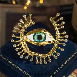 Brooches Schiaparelli Middle Eye Brooch European and American Foreign Trade Vintage Coat Accessory Pin Star Style R7v4wgzs