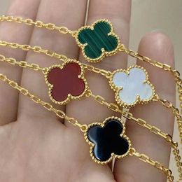 Designer High Version Van Four-leaf clover Bracelet Medium Girls Luxury Small Group 18K Rose Golden Year Red Agate Fritillaria Jewelry with logo