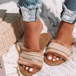 Slippers 2023 New Womens Flat Bottom Fashion One Word Shoes Comfort Summer Outdoor Beach Luxury Sandals Women Designers H240328