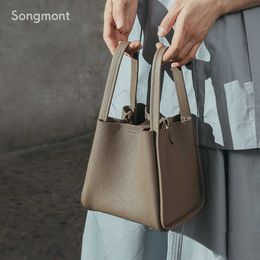 Songmont Medium Vegetable Basket Series Female Designer's Large Capacity Commuting Portable Water Bucket Bag 240328