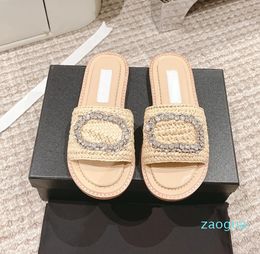 Sandali pantofole da donna con fondo piatto con piccola fragranza 2024