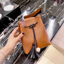 Fashional Women PU Leather Tassel Bucket With Korean Japanese Design Crossbody Bags Hot Sale Lady Tassel Shoulder Bags F515