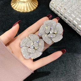 Charm Full Rhinestone Crystal Stud Earrings for Women Oversize Flower Crystal Earrings Party Weddings Jewelry Gifts Y240328