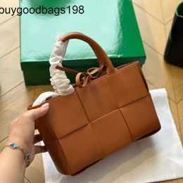 Bottegvenetas Handbags Arco Tote Bag 5a Brand Designer Mini Genuine Leather Woven Crossbody Womens Fashion Shoulder Handbag Intrecio Bags Size 25 16cm