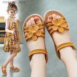 Sandals Girls sandals childrens fashionable soft soled princess shoes childrens 2023 new summer sandals flat school shoes baby shoes Q240328